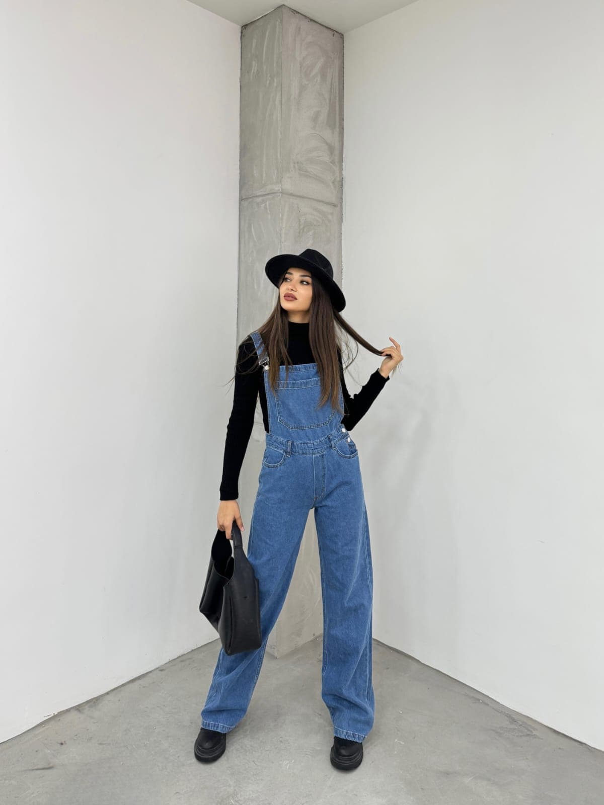 Vovikon KN Bahçıvan Mavi Ön Cepli Askılı Bol Paça Kadın Denim Tulum Vovikon KN Bahçıvan Mavi Ön Cepli Askılı Bol Paça Kadın Denim Tulum - Görsel 1