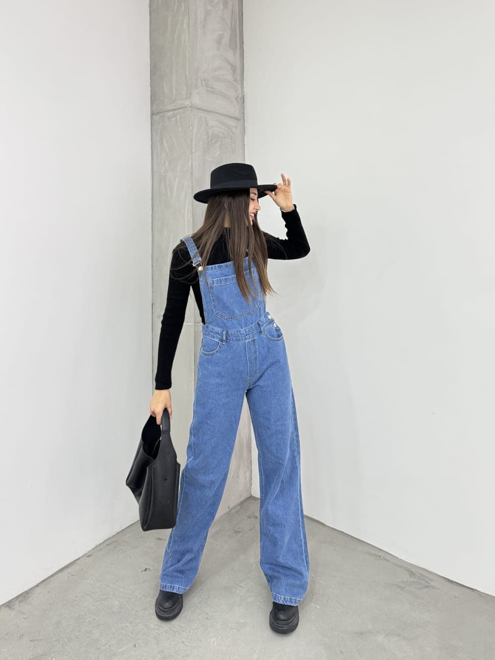 Vovikon KN Bahçıvan Mavi Ön Cepli Askılı Bol Paça Kadın Denim Tulum Vovikon KN Bahçıvan Mavi Ön Cepli Askılı Bol Paça Kadın Denim Tulum - Görsel 3